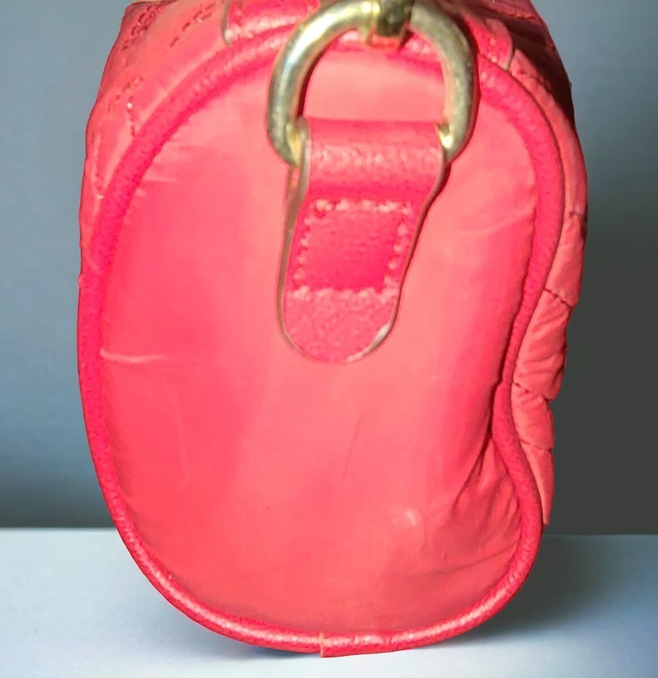 Cartera de Colección Juicy Couture Muñequera ROJA Cremallera Logo Foto 2 de 4