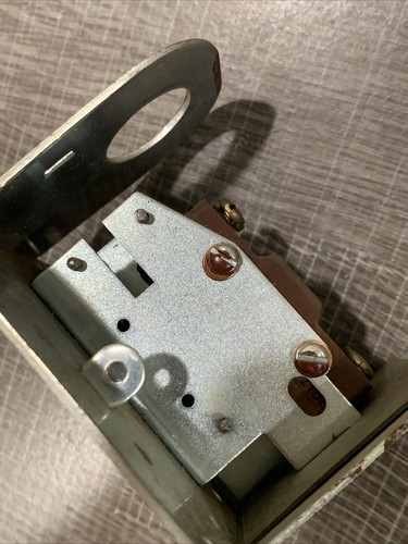McDonnell No. 2 Switch, Model 2 Boiler Water Control Switch 5 Amps 115/230VAC - Picture 4 of 12
