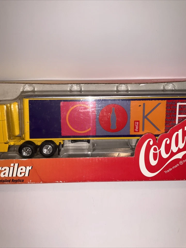 Ertl 1997 Coca-Cola Tractor-Trailer 1/64 Scale Die-Cast NOS  - Image 3 of 4