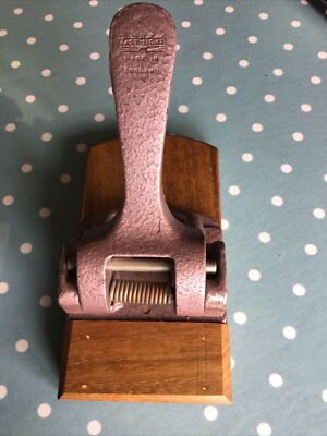 Vintage Ostlicht Locher No 180