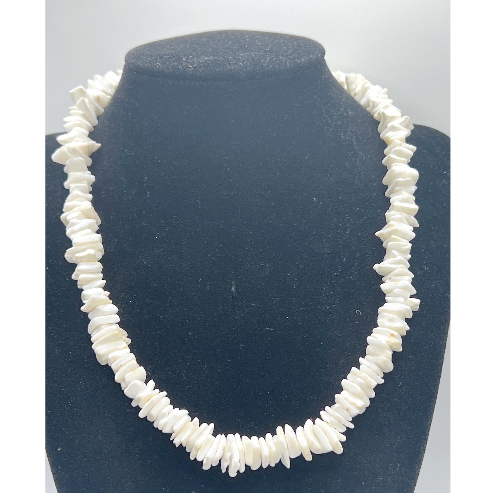 Vintage White Shell Chip Necklace 18