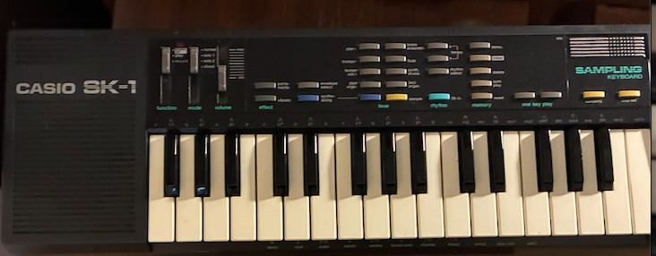 Casio SK-1 Portable 32 Key Sampling Keyboard WORKS WITH BATTERIES super clean