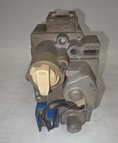 Honeywell Gas Furnace Valve VR800A 1285, nat. gas, 24V; 60HZ---"USED"