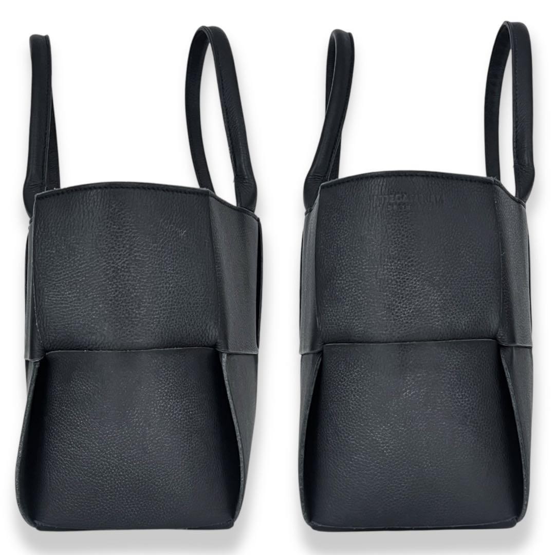 Bottega Veneta Maxi Intrecciato Tote Bag Black Good Condition thumbnail 2