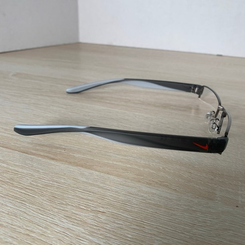 Lunettes de vue Nike 8170 068 607 demi monture gris rouge montures seulement 52-18-140 avec défaut neuves sans étiquette - Photo 10/10