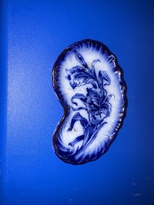 RARE 1914 W H GRINDLEY FLOW BLUE CRESCENT BONE DISH   IDRIS 