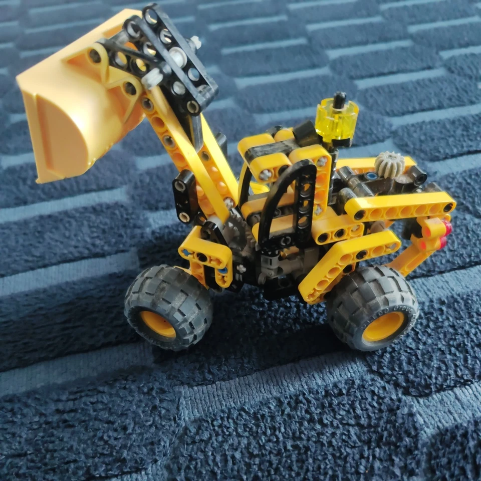 LEGO Technic 8453 Front End Loader, photo 1 of 4