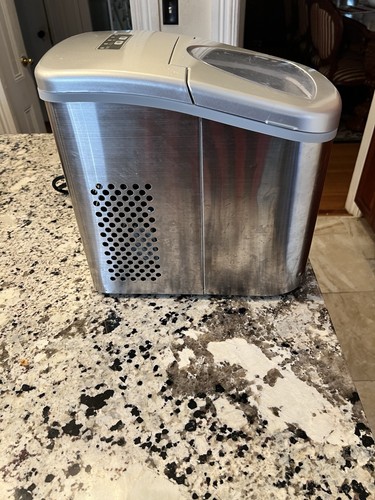 Frigidaire EFIC117-SS 26 Pound Ice Maker, 26 lbs per day, Silver - Picture 4 of 5