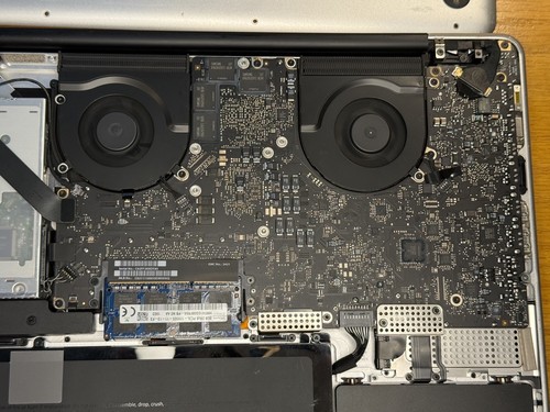 MacBook Pro 17" a1297 (Early 2011) 2.3ghz Core i7, 16gb, 480gb SSD, SuperDrive - Picture 15 of 23