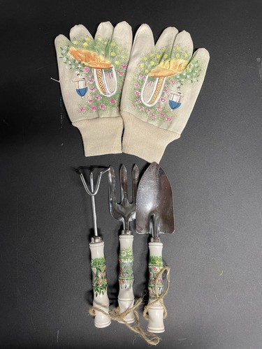 Gardening Accessories - Decorative & Usable Gloves And Tools