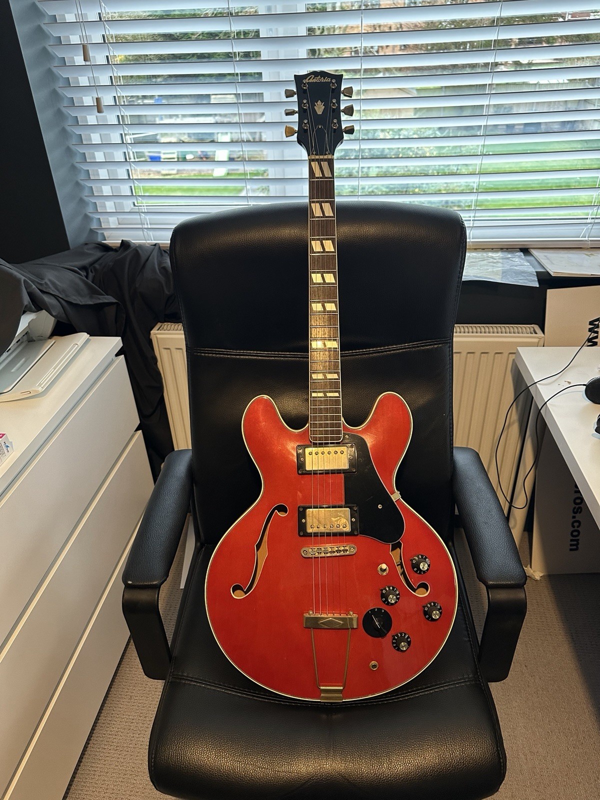 Antoria ES-335 Semi-Hollow Guitar Vintage 1970s with Hard Case