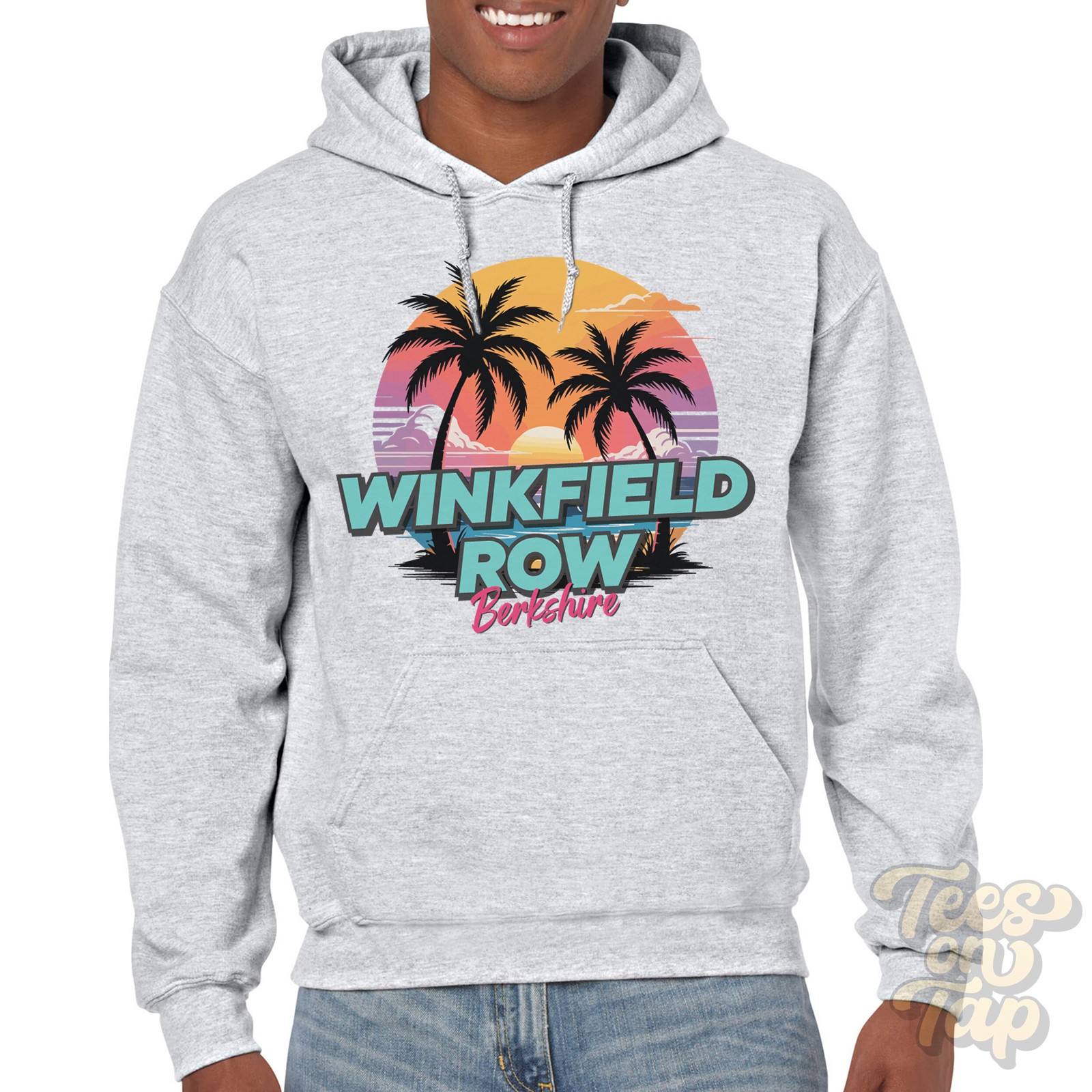 FILA FELPA CON CAPPUCCIO WINKFIELD ROW BERKSHIRE Retro Miami Beach Style divertente parodia estiva