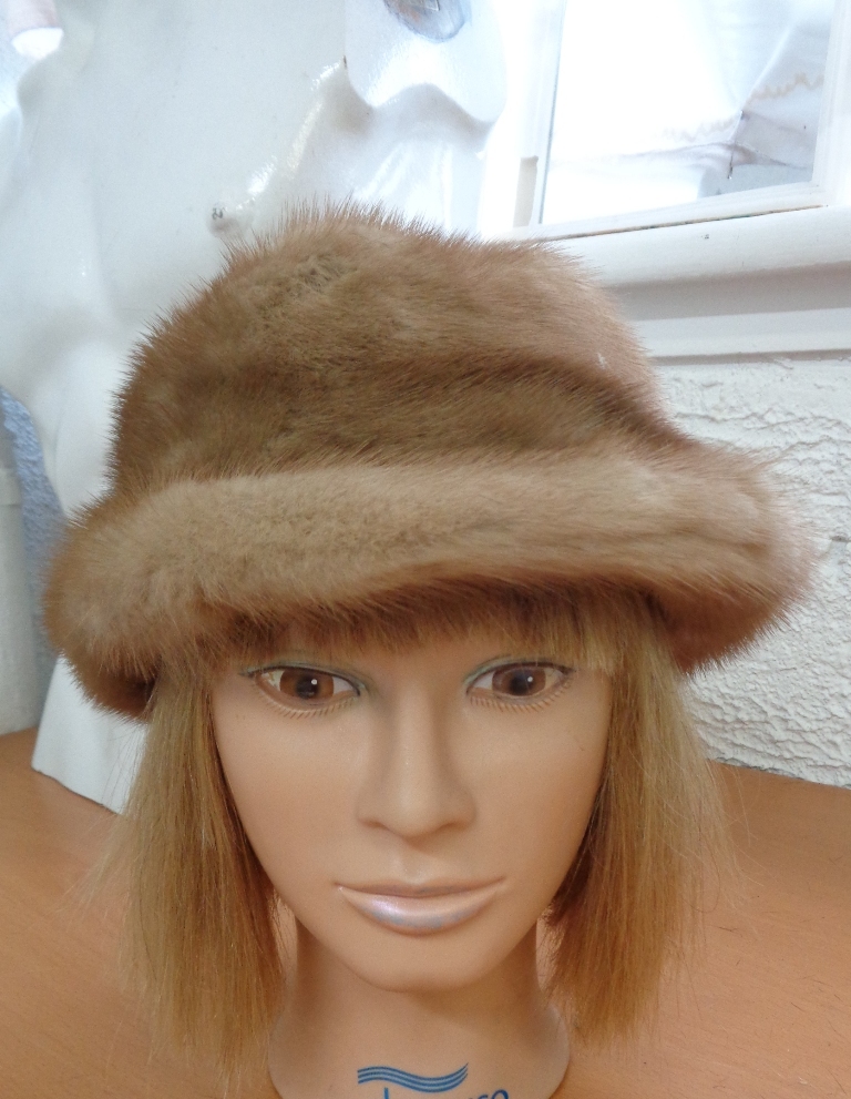 MINT CANADIAN PASTEL MINK FUR HAT CAP WOMEN WOMAN SIZE ALL Mint Canadian Pastel Mink Fur Hat Cap Women Woman Size All  main image 4