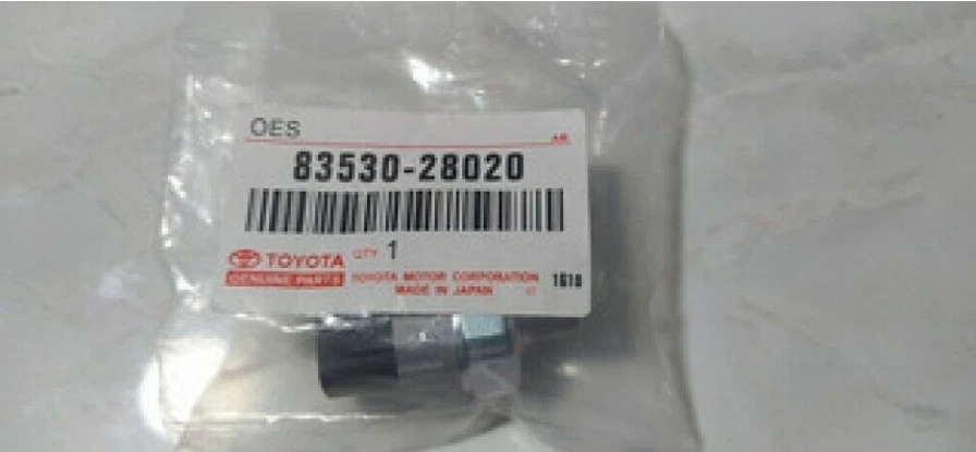 丰田正品原始设备制造商开关组件,油压(适用于发动机)IQ NGJ10 ☆ 83530-28020 — 第 2/4 张图片