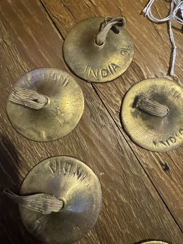 Set di 8 piatti vintage dancer ventre in ottone con marca India 16 - Foto 4 di 4