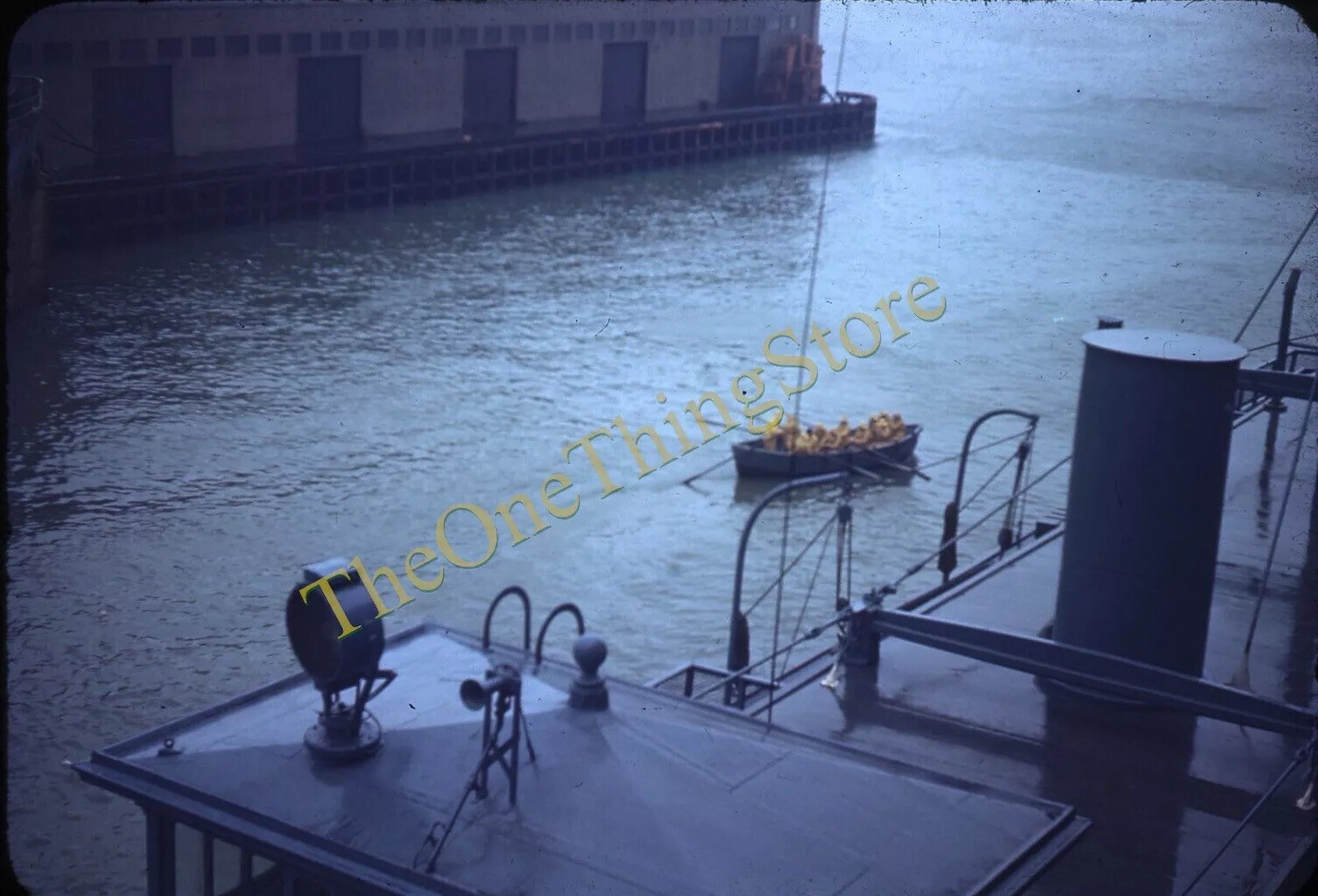 FILA Barca a remi gialle canale fiume anni 40 35mm scivolo bordo rosso Kodachrome