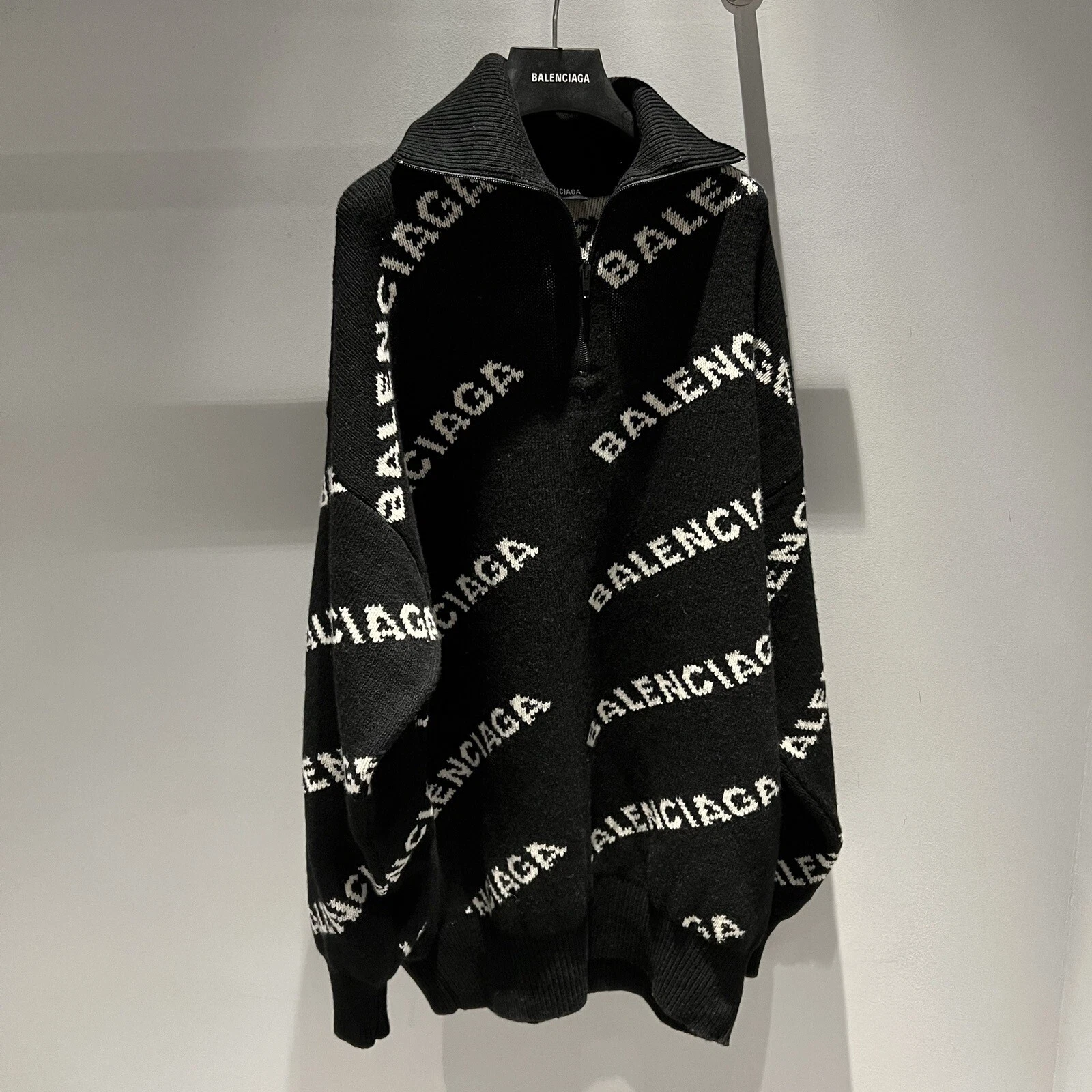 Balenciaga — Balenciaga Logo Oversized Sweater