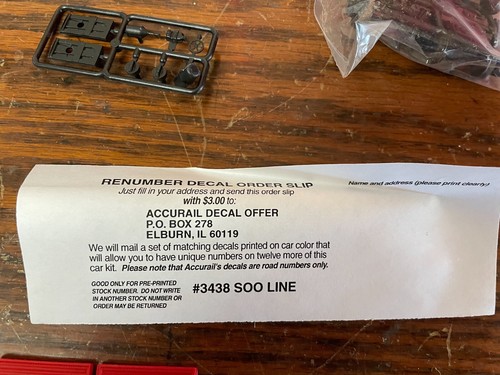 Accurail - HO Scale - 3438 - SOO Line - 40' PS-a Box Car - Unassembled - Picture 13 of 16