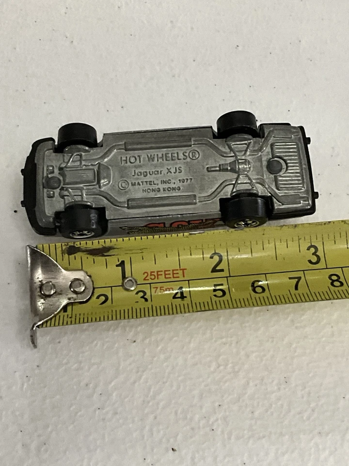 Vehículo fundido a presión Mattel Hot Wheels Blackwall Jaguar XJS 1977 de colección Foto 4 de 4