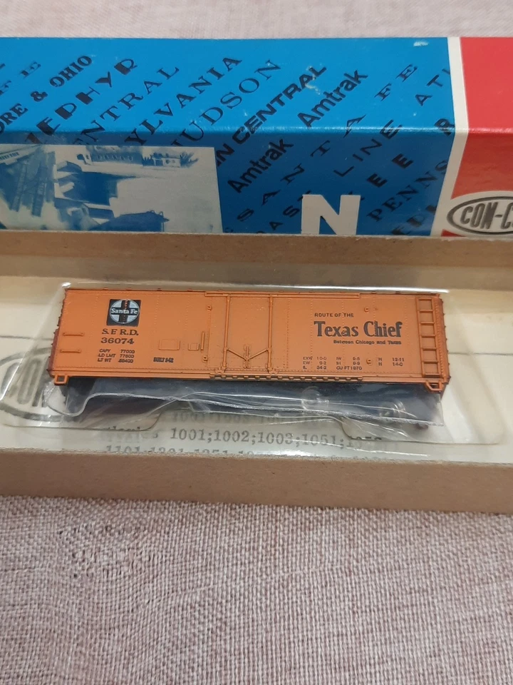 N Scale Con-Cor 40' Box Car Santa Fe Texas Chief Train Car - Image 2 of 3