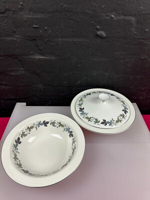 2 Royal Doulton Burgunderrot Gemüse Servierschale Basen & 1 Deckel 2 Sets verfügbar