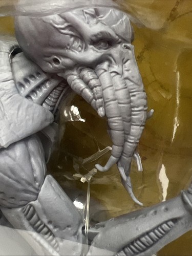 McFarlane Toys Figure - Warhammer 40,000 S4 - YMGARL GENESTEALER (Artist Proof) - Picture 8 of 9