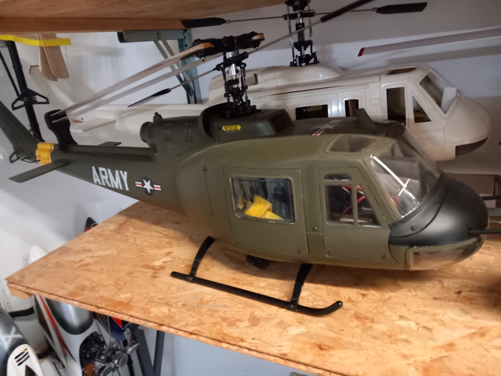 RC Bell uh1 von Hirobo 30 grösse eBay