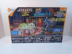 2022 HEXBUG--JUNK BOTS--REV'S HIDEOUT--CONSTRUCTION KIT (NEW)