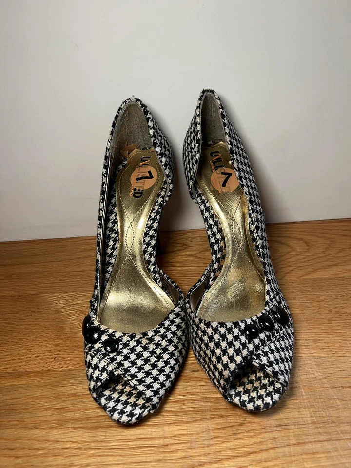 Zapatos de salón Kenneth Cole pata de gallo punta abierta para mujer 7 suela de cuero negro blanco Foto 2 de 4