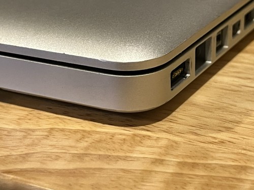 Apple MacBook 17", A1297, Mid-2010, 2.53Ghz, 2TB SSD, 8GB RAM, MC024LL/A - Afbeelding 8 van 17