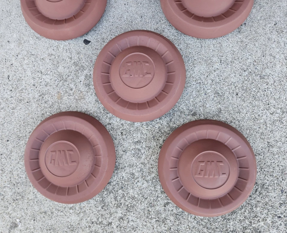 Tapacubos plato perro camioneta GMC 1955-1959 de colección originales granallados e imprimados  Foto 4 de 4