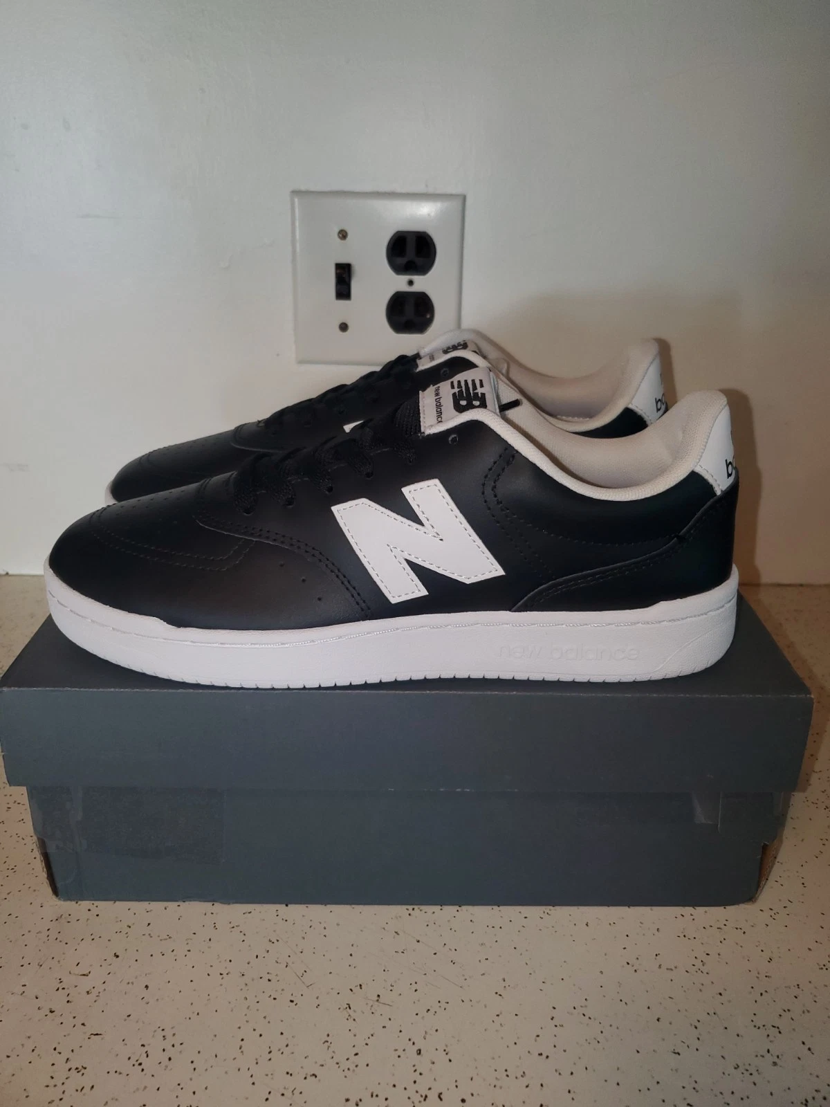 TAGLIA 9 5 DONNA 11 NEW BALANCE BB80. NERO BIANCO. NUOVO CON SCATOLA.