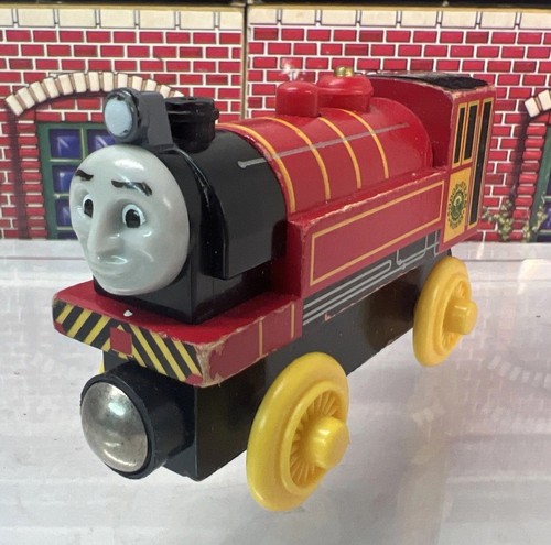Thomas & seine Freunde Holzeisenbahn Zug Panzer Lok VICTOR 2003 selten GUC schneller Versand