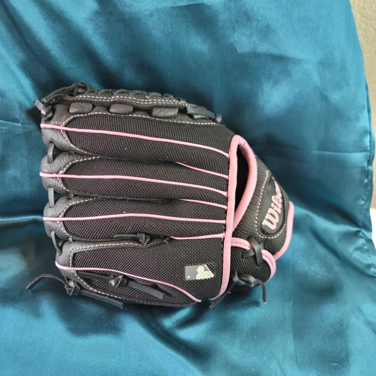 WILSON GIRLS BLACK AND PINK 10