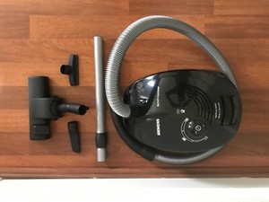 Siemens VS06A110 600W Bodenstaubsauger mit Staubbeutel - 4L, Schwarz