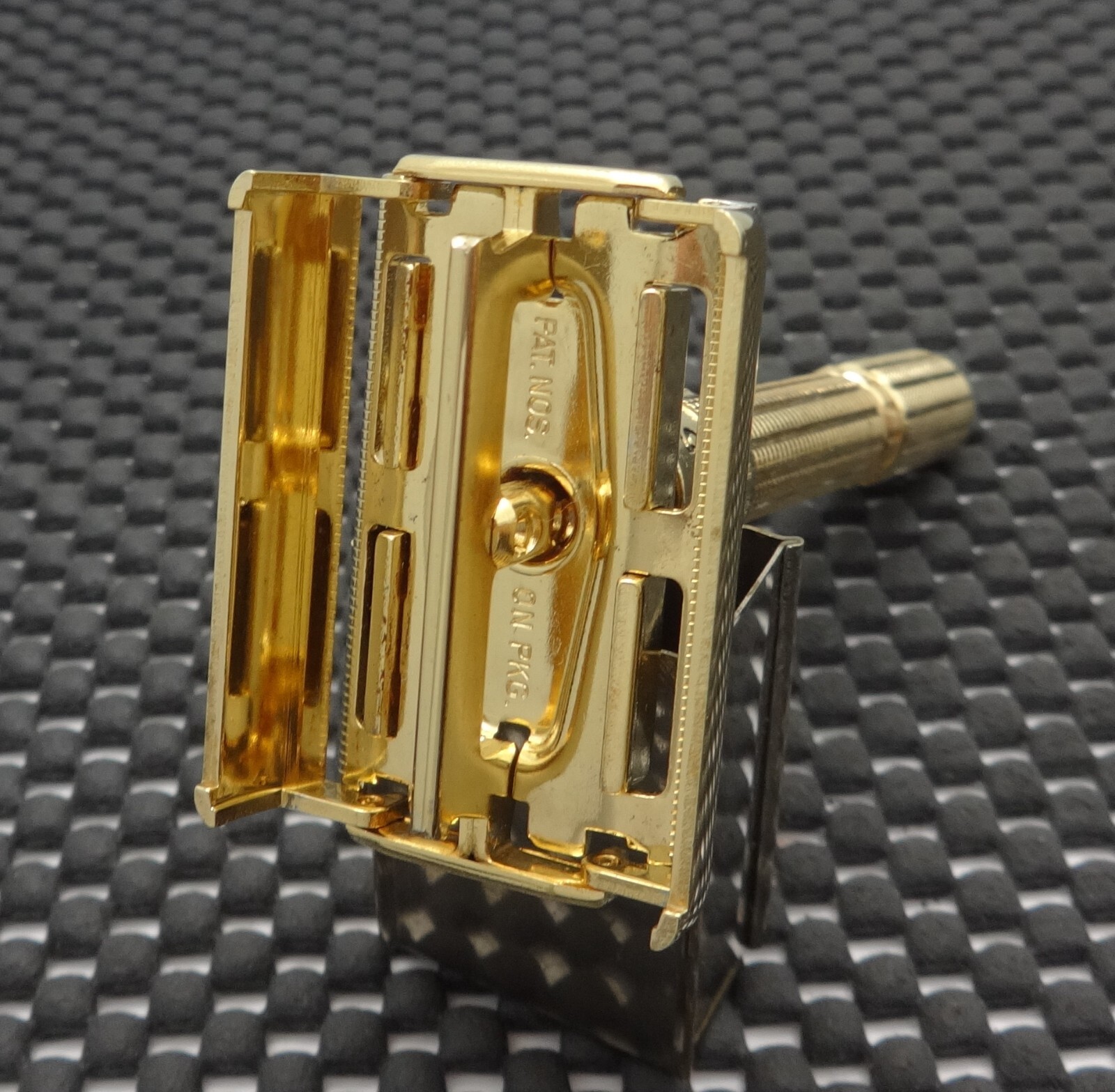 Vintage 1961 Gillette Gold Adjustable Aristocrat DE Safety Razor G4 Nice & Clean