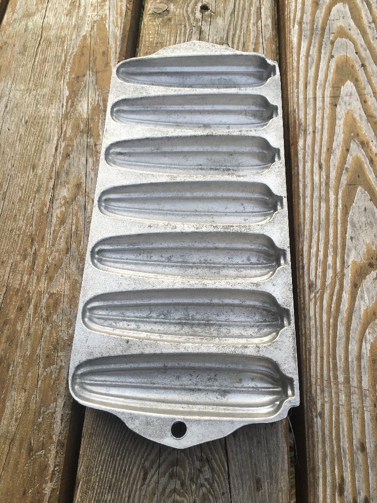 VTG WEAREVER ALUMINUM CORN COB 7 STICK BREAD MUFFIN PAN MOLD 2797