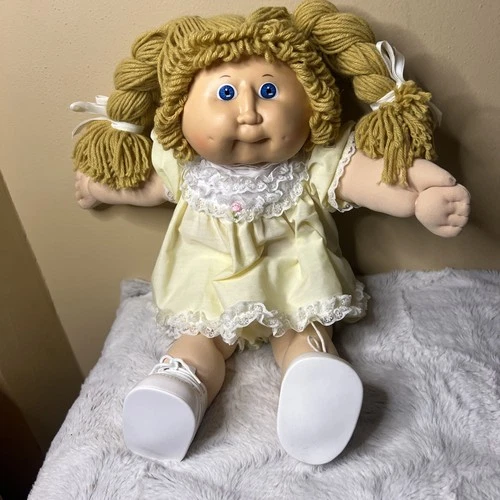 VTG CABBAGE PATCH BUTTERSCOTCH HAIR/ BLUE EYES Dimples/Original Dress/Shoes EUC!