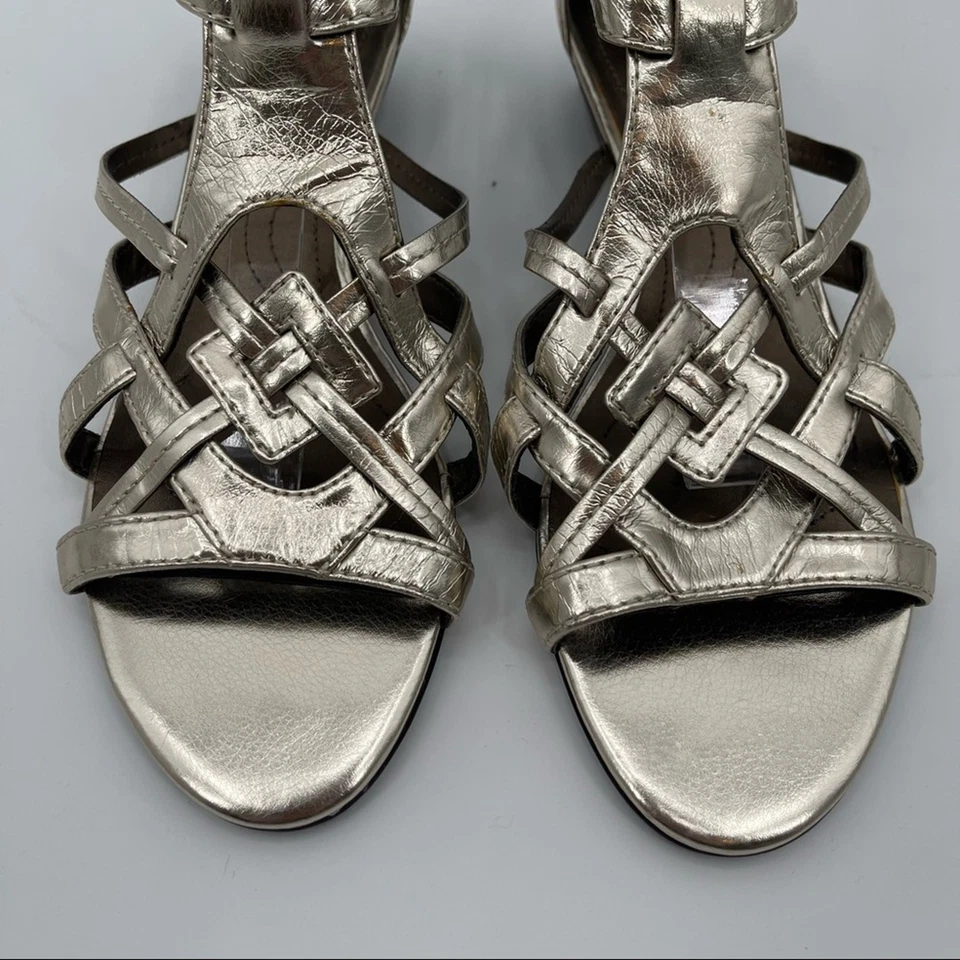 Sandalias TAHARI Talla 9.5 Zapatos de Cuero Dorado con Tirantes Correas Planas al Tobillo Gladiador Foto 4 de 4