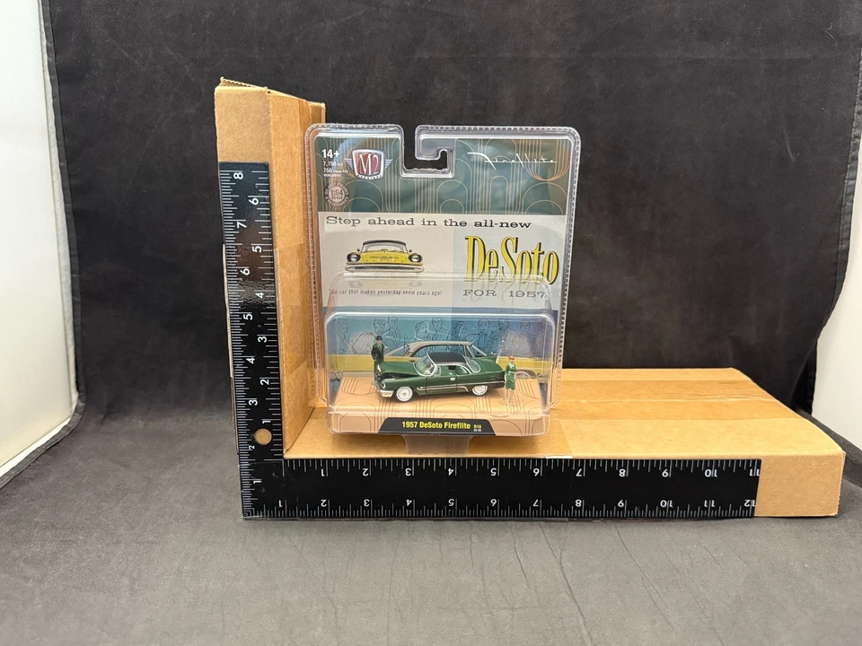 M2 Diorama 1957 DeSoto Fireflite with 2 Figures 1:64 Scale Diecast R16 - Image 4 of 4