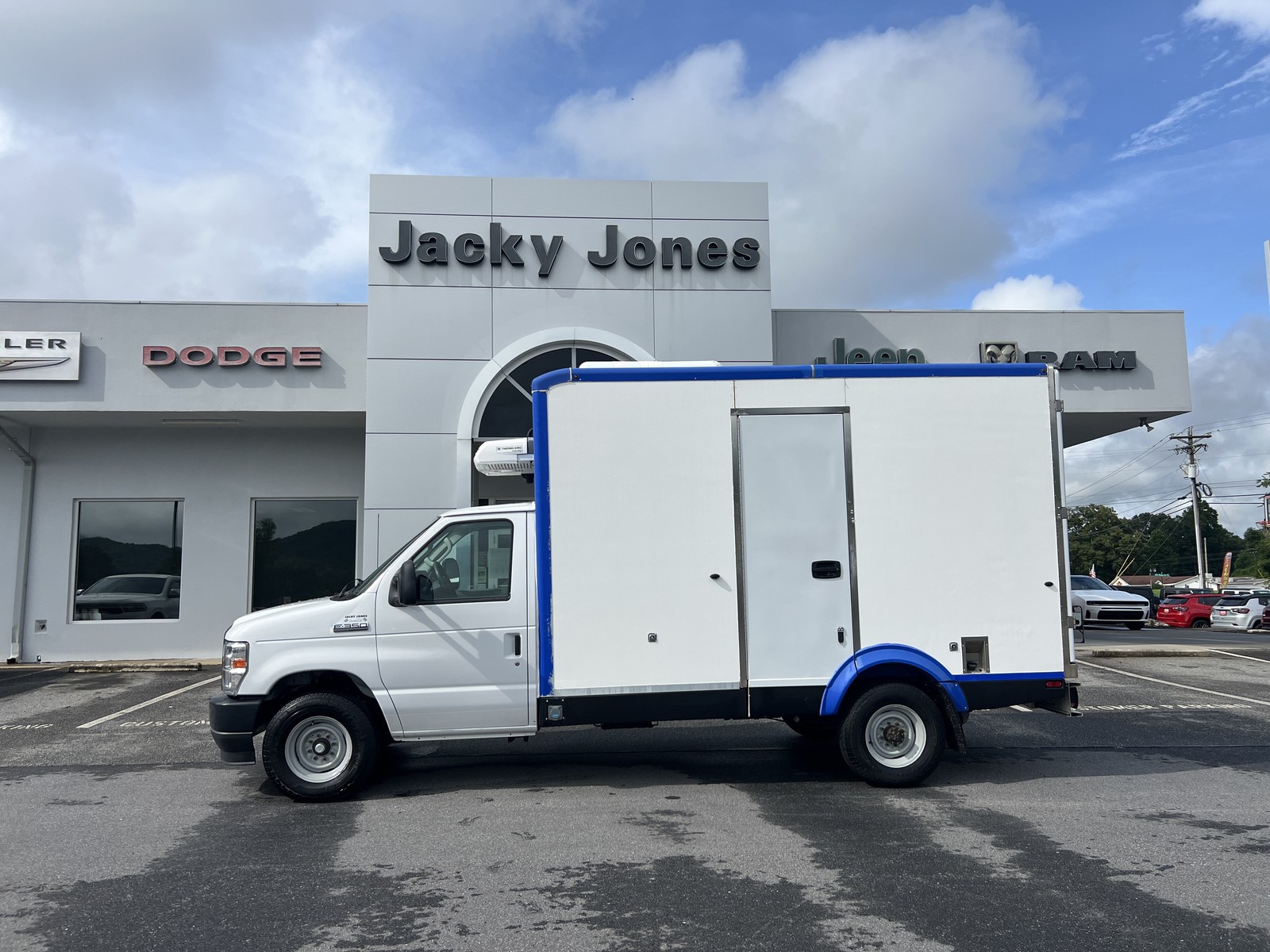 2023 Ford E-350 Super Duty