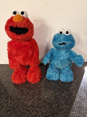 Tickle Me Elmo TMX 2005 Street Fisher-Price And Cookie Monster