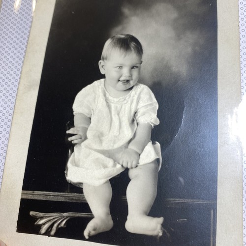 Central Texas Vintage Foto Portrait molliges Baby im Kleiderstudio - Bild 1 von 22