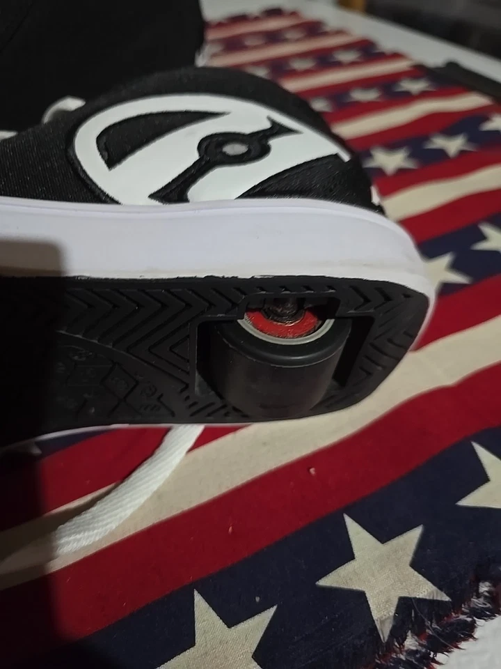 Heelys Black Skate Shoes with Wheels and Lace-Up Design - Image 3 of 4