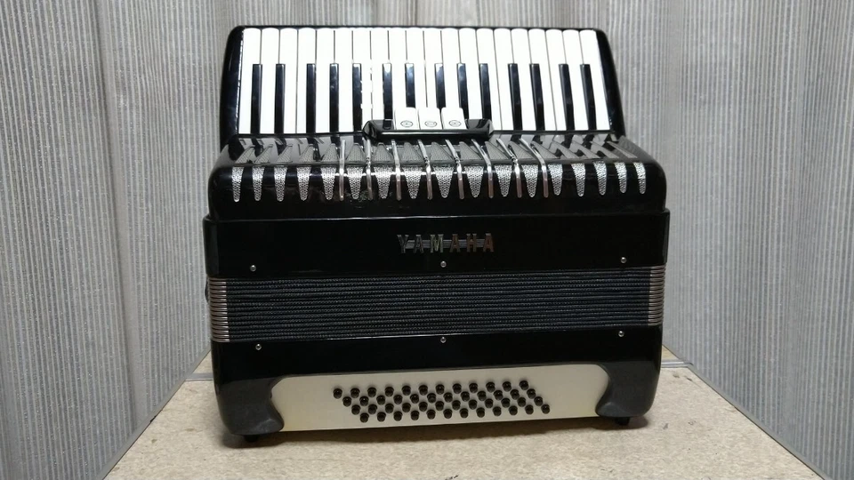 YAMAHA YA-48 Accordion 34 keys 48 basses Musical Instrument Black Working Used - Image 2 of 4