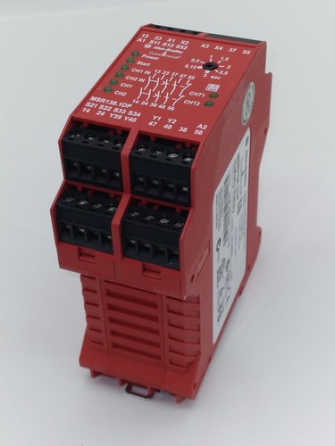 Allen-Bradley 440R-M23084 SER.B Safety Relay 24VDC, 250VAC 6A 24VDC 3A