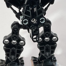 LEGO Bionicle Stars Skrall 7136 Complete with Sword and Pearl Gold Armor Piece