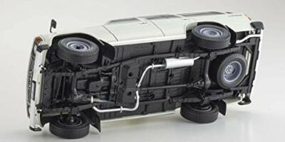 kyosho 1/18 ランドクルーザー 60 ホワイト ミニカー 1/18 トヨタランドクルーザー 60系 1980 白色 Toyota