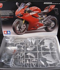 Ducati 1199 Panigale S von Tamiya im Maßstab 1:12 *NEU*