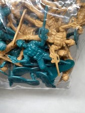 Classic Army Plastic Soldiers 2 Team Xtreme World War - Army Command 25 Pcs